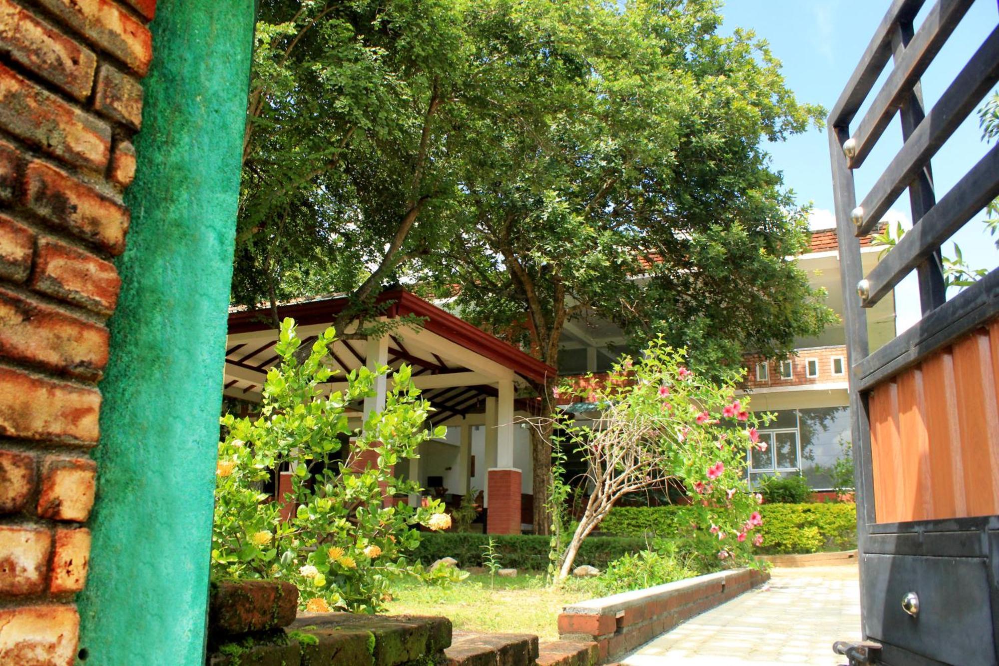 Green Hut Nature Resort Сигирия Экстерьер фото